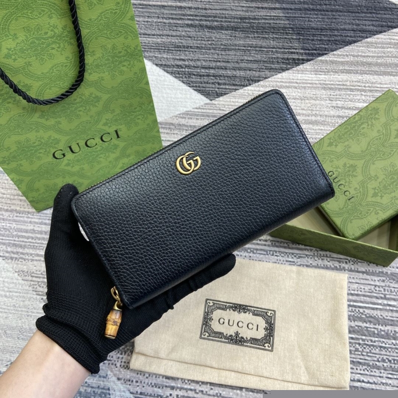 G*u*i wallets & purse